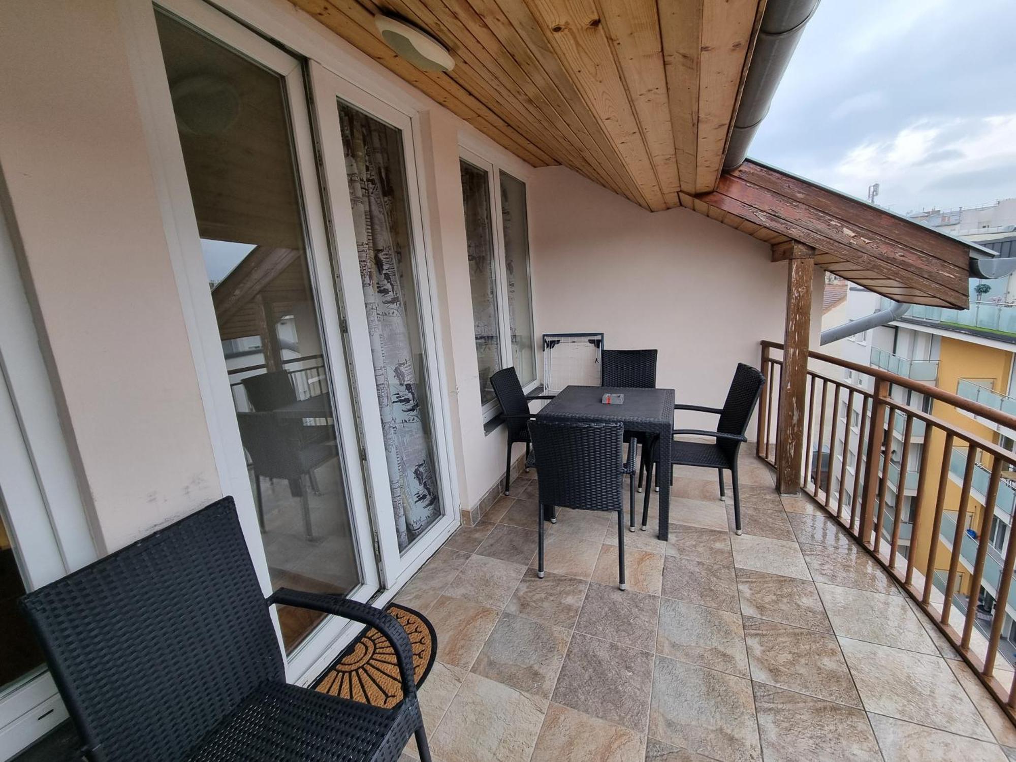 Merry&Car - Huge Balcony + Living Room + 2Br Budapest Luaran gambar