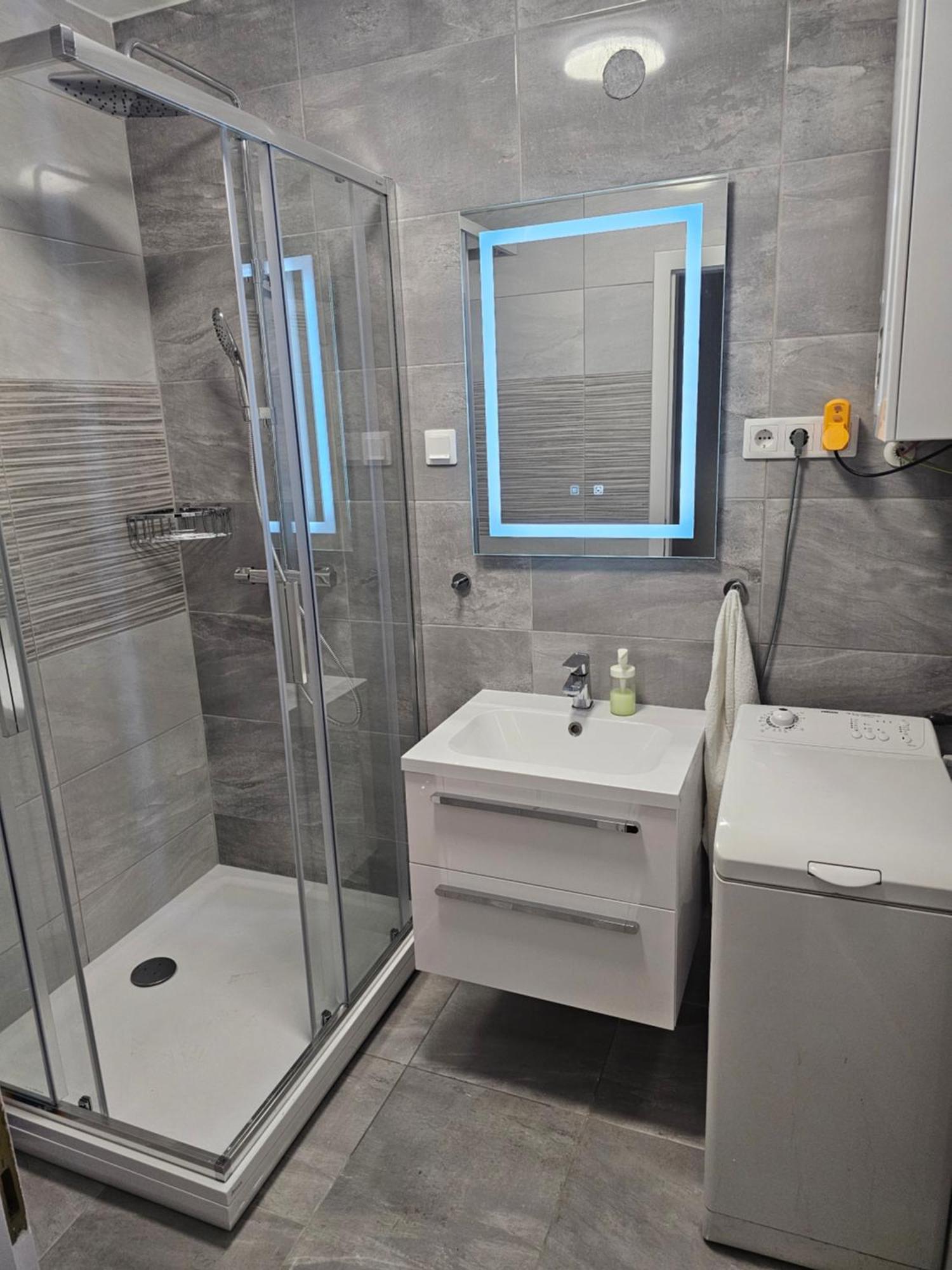 Merry&Car - Huge Balcony + Living Room + 2Br Budapest Luaran gambar